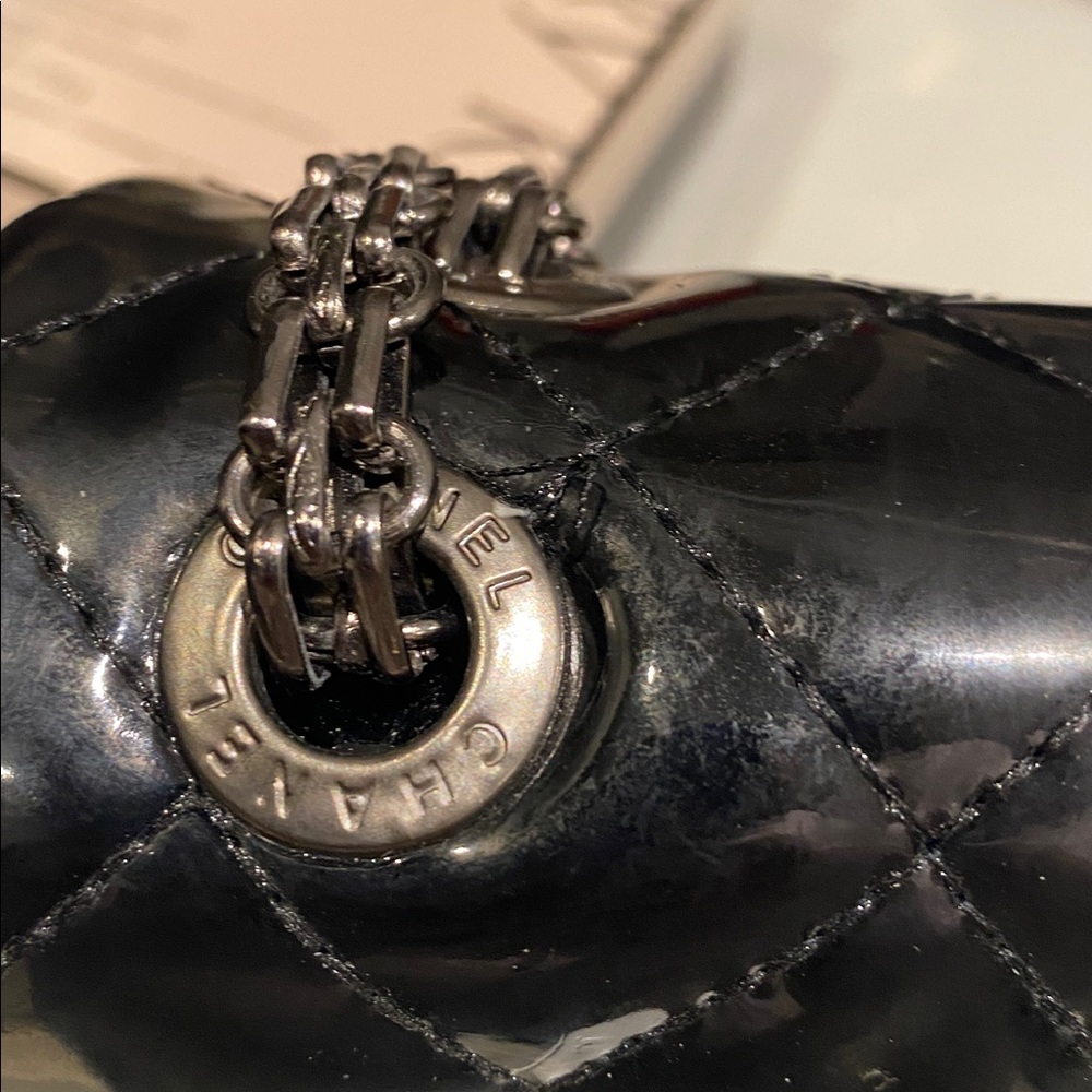Fashion Pattern bag with gun metal chain comes with dust bag - Picture 8 of 8